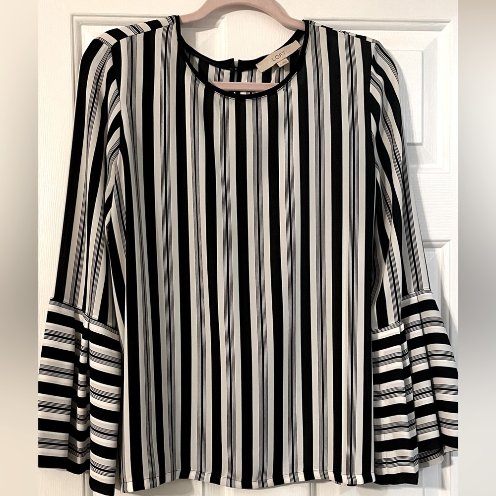 Beautiful and flowy striped blouse size small.